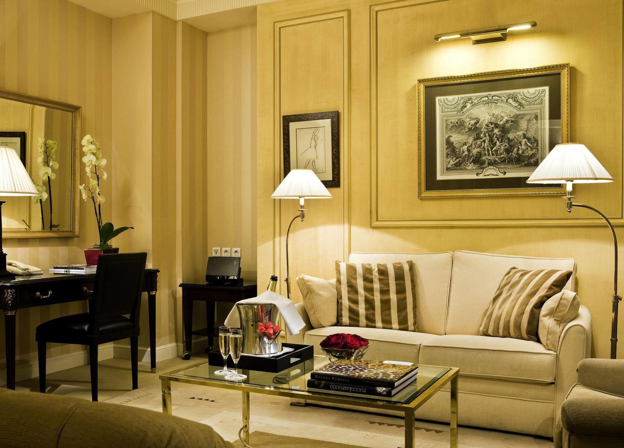 Francois 1Er Hotel Paris Bagian luar foto